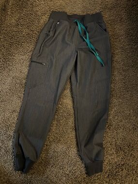 Figs Women's Graphite Zamora High Waisted Petite Scrub Pants